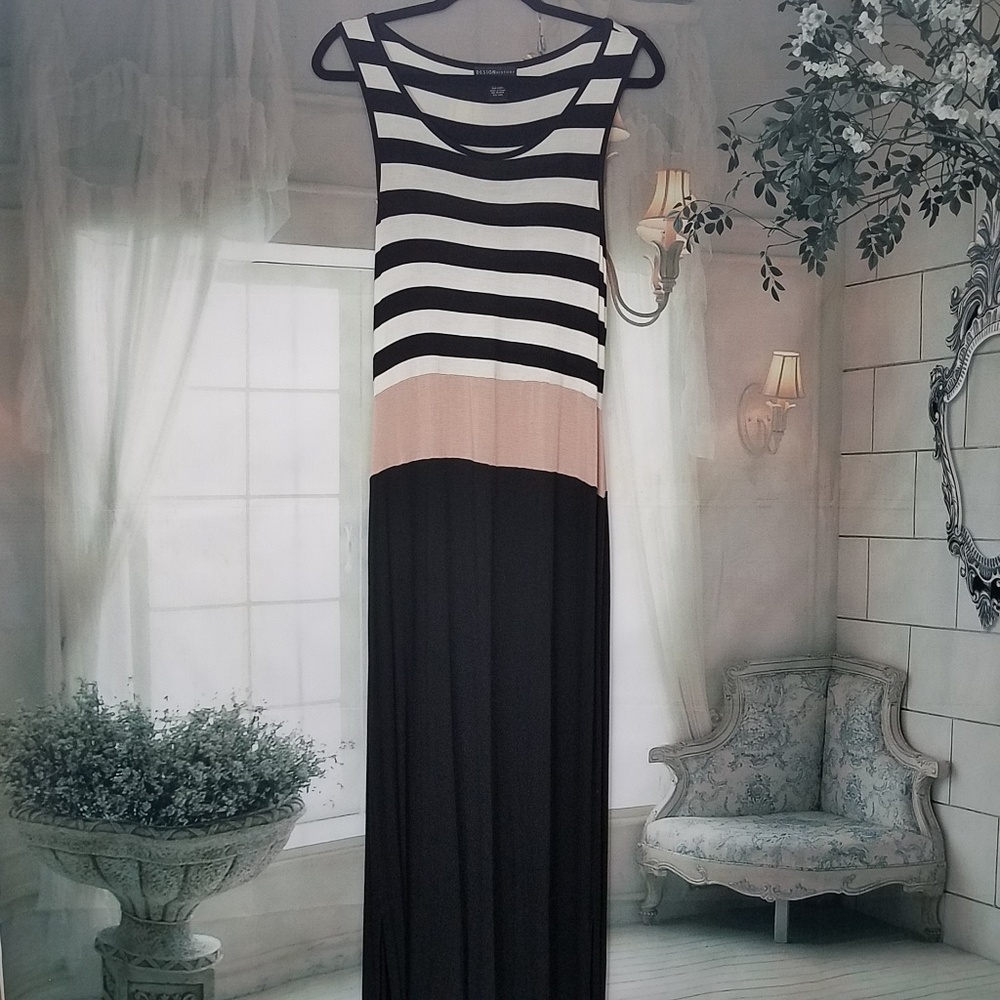 Design history maxi dress sz. M black striped